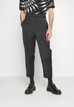 Neil Barrett PLEAT TROUSERS - Pantalon classique - black