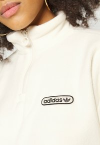 adidas Originals CROPPED - Flisinis džemperis - white