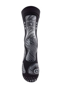 Calza sportiva nera con motivi grigi testurizzati, tra cui design a onda e a spirale, con una vestibilità aderente e punta rinforzata.