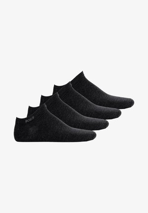 Cuatro pares de calcetines negros, de corte bajo, con una textura suave y puños acanalados, que presentan un pequeño detalle de logo en un calcetín.