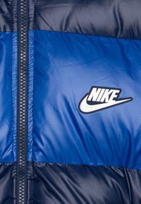 Nike Sportswear UNISEX - Zimná bunda - midnight navy/game royal/white