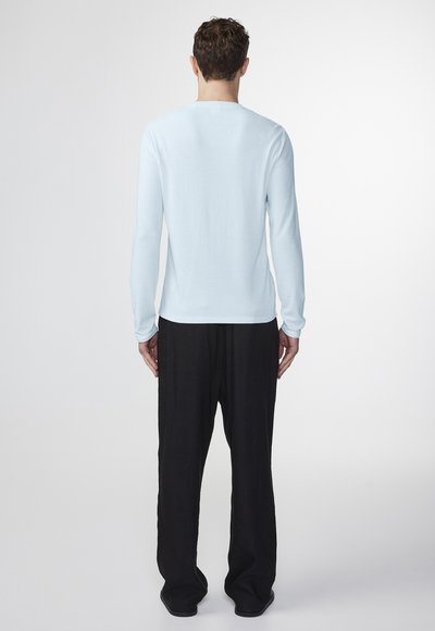 NN.07 CLIVE - Strickpullover - winter sky