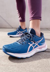 ASICS GEL NIMBUS 24 - Road running shoes - french blue/barely rose