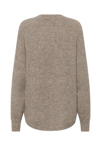 Beige-braunes, langärmliges Strickpullover mit Rundhalsausschnitt, von hinten auf einem weißen Hintergrund gezeigt.