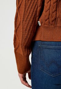 Wrangler CABLE KNIT SWEATER - Maglione - gingerbread