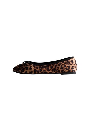 WIDE FIT STONE LEOPARD PRINT BALLET - Ballet pumps - stone