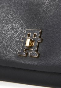 Tommy Hilfiger MODERN CONV - Handbag - black
