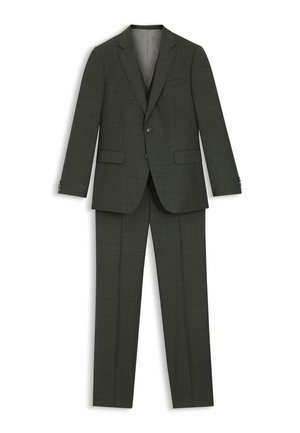Costume vert foncé avec un tissu texturé, design ajusté, blazer croisé avec deux boutons, et pantalon à plis plats.