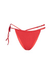 Sarkans bikini apakšda ar teksturētu audumu, zemu jostasvietu un regulējamām saitēm katrā pusē. Iezīmē neliela metāla logotipa akcentu.