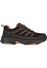 Schwarze wasserdichte Sportschuhe mit einer strukturierten Oberseite, orangefarbenen Akzenten und einer robusten Gummisohle. Verfügt über ein Schnürsystem für einen sicheren Sitz.
