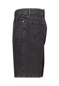 Mustat farkkushortsit esittelevät sivukuvaa rennosta leikkauksestaan, viidestä taskustaan ja näkyvistä ompelutiedoistaan. Kangas näyttää pehmeältä mutta kestävältä.