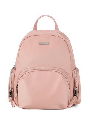 Rosa Rucksack aus glattem Nylon, mit runder Form, oberem Griff, vorderer Reißverschlusstasche und seitlichen Reißverschlüssen für einfachen Zugang.