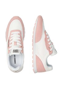 Sneaker bianchi e rosa chiaro con lacci bianchi, dettagli in suede, suola in gomma testurizzata e brand stampato sulla linguetta.