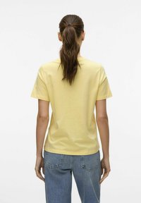Vero Moda VMPAULINA - Jednoduché tričko - lemon meringue