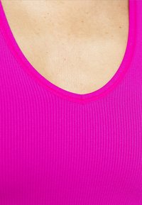 Athleta AURORA SEAMLESS CROP TANK - Top - electric fuchsia