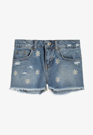 Short en jean bleu avec bords effilochés, marguerites blanches brodées avec centres jaunes, poches avant et détails usés.