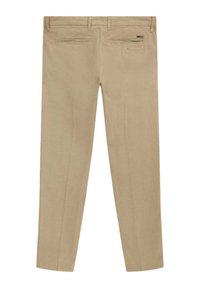 Pantaloni beige con una vestibilità sartoriale. Presentano due tasche posteriori e una texture liscia, progettati con un taglio dritto e una dotazione di hardware minima.