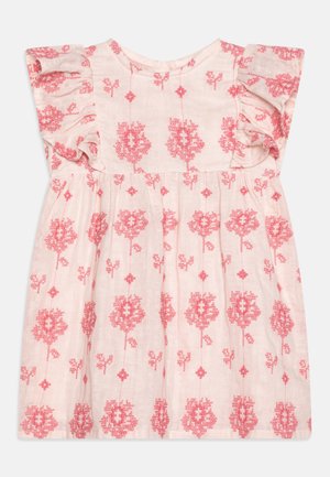 Robe pour bébé rose clair avec de courtes manches froncées, ornée d'un motif géométrique floral corail sur l'ensemble.