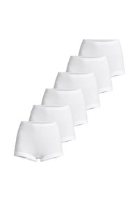 Sei paia di mutande in cotone bianco stile boyshort impilate diagonalmente su uno sfondo bianco.