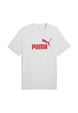 Hvid T-shirt med korte ærmer med rødt Puma-logo og tekst centreret på brystet.