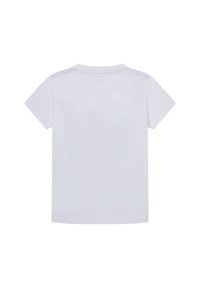 Camiseta blanca de manga corta con cuello redondo, que presenta un sutil bordado decorativo en los hombros y una textura de algodón suave.