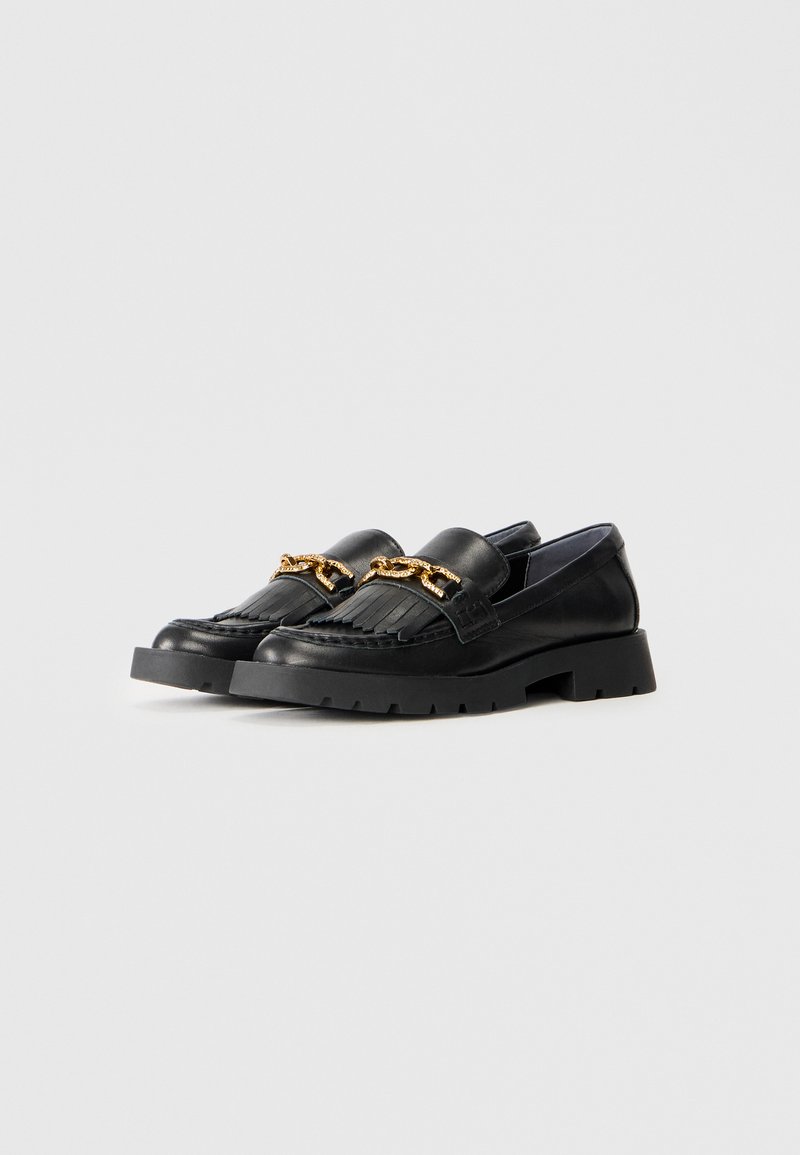 Schwarze Lederloafer mit Fransen und einem goldenen Kettenakzent. Die robuste Gummisohle sorgt für zusätzliche Textur und Langlebigkeit.