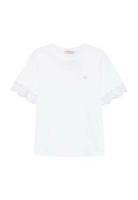 T-shirt bianco in cotone con pizzo sui maniche corte, caratterizzato da un piccolo logo sul petto. Tessuto morbido, scollo rotondo, vestibilità regolare.