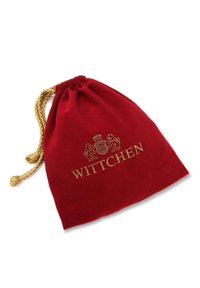 Rood fluwelen trekzak met gouden gevlochten koorden en een gouden "WITTCHEN" logo met twee leeuwen en een kroonembleem.