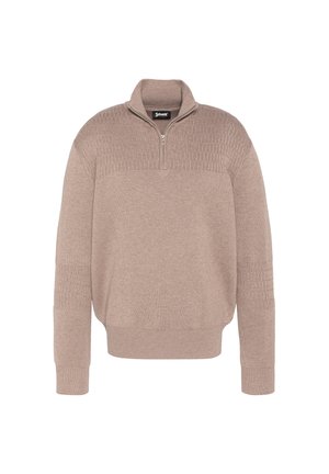 Pull beige en maille avec col demi-zip, poignets et ourlet côtelés, motif tricoté texturé sur les épaules et le haut des manches.