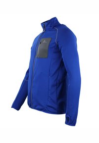 Giacca sportiva blu con un design attillato, zip frontale, colletto alto e una tasca sul petto grigia. Texture liscia con cuciture in contrasto.