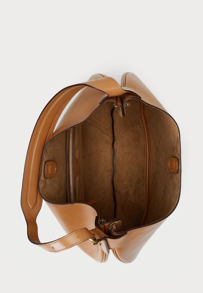 Rudas odinis rankinys su erdvia vidine dalimi, su užtrauktuko uždarymu, dviem vidinėm kišenėm ir lygiu paviršiumi. Pridedama reguliuojama dirželis.