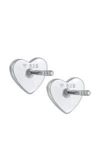 Orecchini a stud a forma di cuore in argento 925 con finitura lucida, dotati di un perno e un retro in metallo. Design minimalista con bordi senza cuciture.