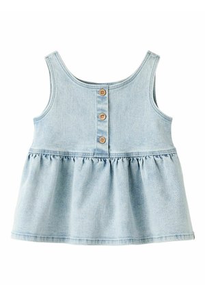 Haut bébé sans manches en denim bleu clair avec une taille froncée et trois boutons marron au centre avant.
