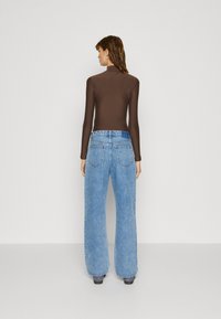 Abercrombie & Fitch HIGH RISE LOOSE JEAN - Jeans relaxed fit - MEDIUM MARBLED
