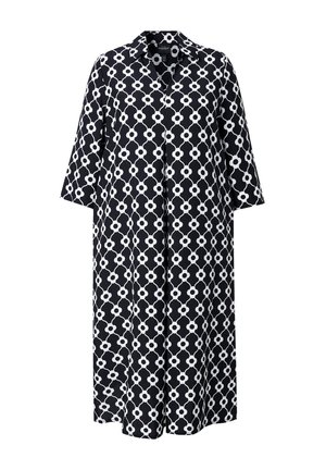 Długa czarna sukienka z białym okrągłym wzorem, z kołnierzykiem i rękawami do połowy łokcia, wykonana z lekkiego materiału.