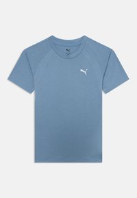 Lys blå T-skjorte med korte ermer laget av glatt stoff, med rund hals og en hvit Puma-logo på brystet.