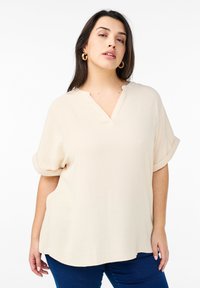 Zizzi LOCKERE MIT KURZEN ÄRMELN - Bluse - sandshell