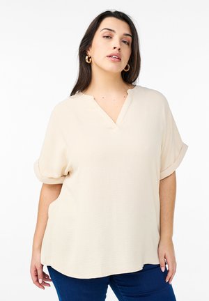 Zizzi LOCKERE MIT KURZEN ÄRMELN - Blouse - sandshell