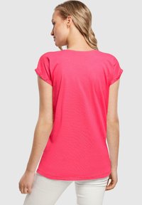 Merchcode MOTHERS DAY - COOL MOM - Triko s potiskem - hibiskus pink