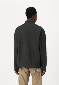 Oakley NEW RETRO SWEATER - Strikkegenser - shadow