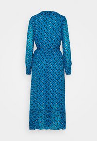 Vestido azul de manga larga con un patrón floral, cintura ceñida y dobladillo con volantes. Hecho de una tela ligera y transparente.