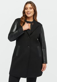 Fiorella Rubino Cappotto corto - nero