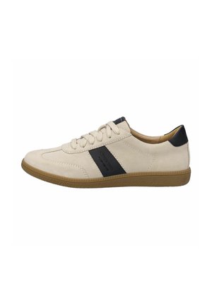 Beige suède sneakers met een zwart accentstreep, ronde neus en vetersluiting. Voorzien van rubberen zolen met een gestructureerde grip.