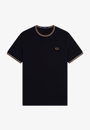 Schwarzes T-Shirt mit kurzen Ärmeln und gestreiftem Rand in Weiß, Braun und Schwarz an Kragen und Ärmeln, mit kleinem goldbesticktem Lorbeer-Logo auf der Brust.