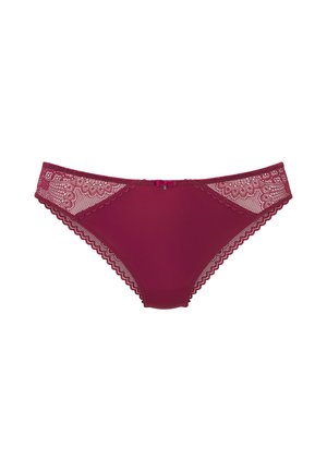 Dámske spodné prádlo bikini štýlu z bordo čipky s kvetinovými čipkovými panelmi na bokoch a zvlnenými okrajmi.