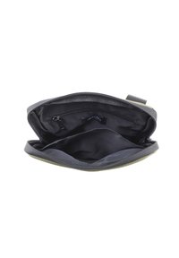 Borsetta nera con zip e interno grigio, dotata di due scomparti e una piccola tasca con zip. Realizzata in materiale resistente con una superficie liscia.