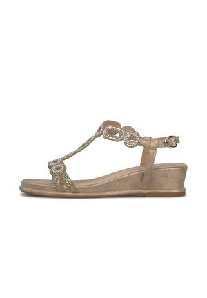 Beige Keilsandale mit Knöchelriemen und dekorativen, mit Strasssteinen besetzten Riemen, die kreisförmige und rechteckige Formen bilden.