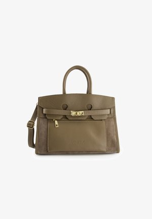 Bruine leren handtas met gestructureerde afwerking, dubbele bovenhandvatten, voorklep, gouden hardware en een verstelbare schouderriem. Voorzien van een logo-detail.