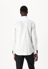 KARL LAGERFELD MODERN FIT - Formāls krekls - white/black