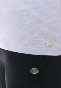 Non sélectionné, winsome orchid